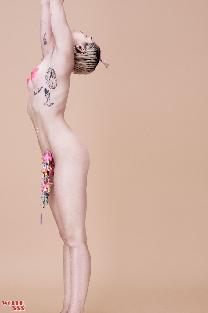 Myley Cyrus Nude (4).jpg